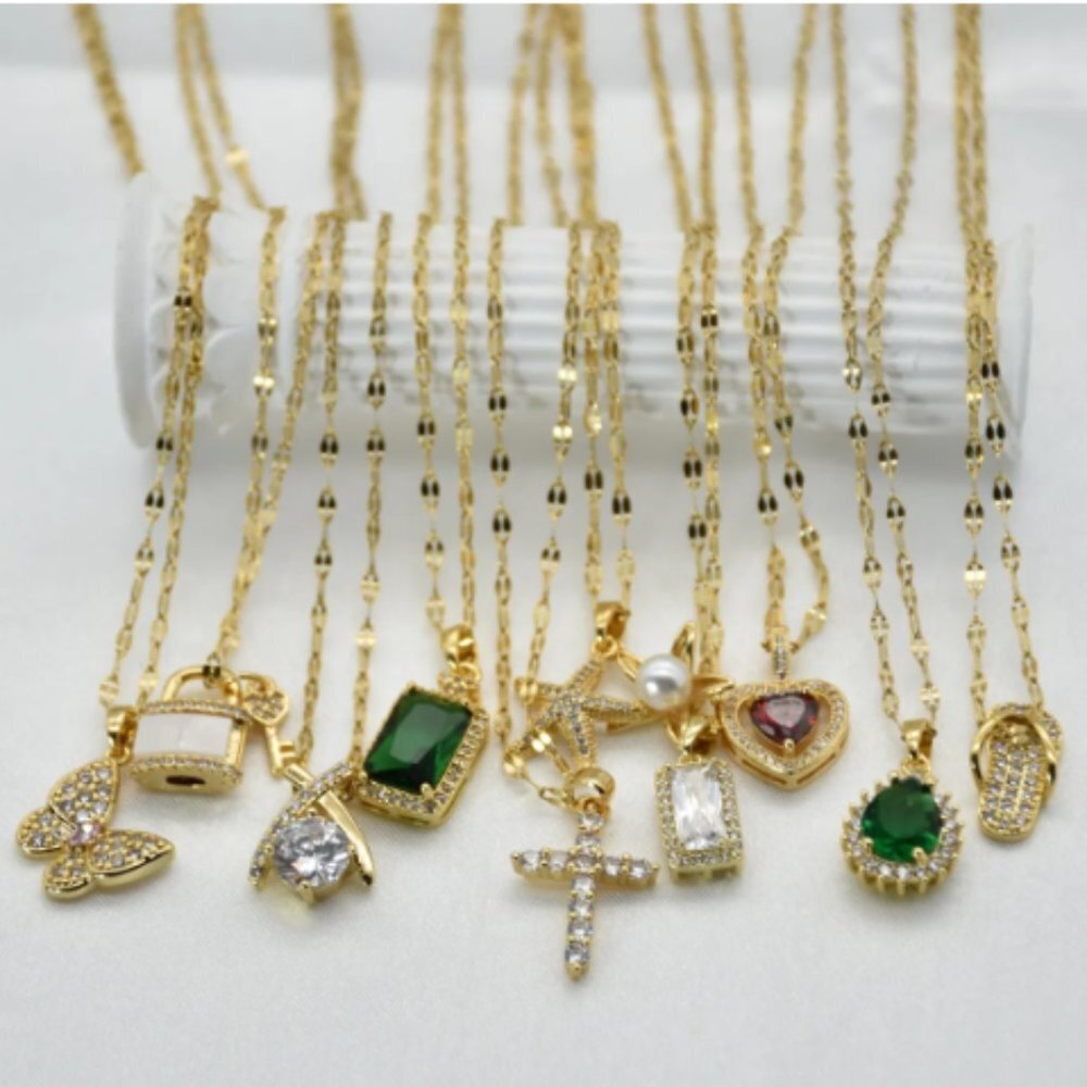 8 pcs Mixed Wholesale Jewelries necklace, earings, bracelets and more. - Picture 10 of 15
